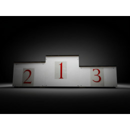 Пьедестал почета 3-х секционный (с ковролином)